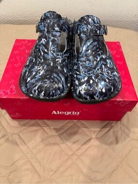 Alegria Women’s Classic clogs in Feral pattern- Size 40 (9.5-10) NIB
